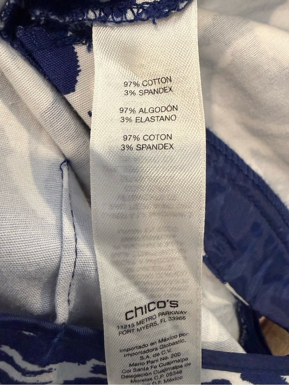 Chico's Navy and White Floral Crop Pants Size 2.5 - Picture 7 of 8